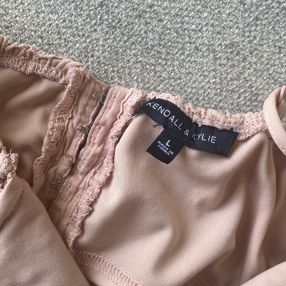 Kendall & Kylie Light Pink Crochet Crop Top Size L - Picture 2 of 4